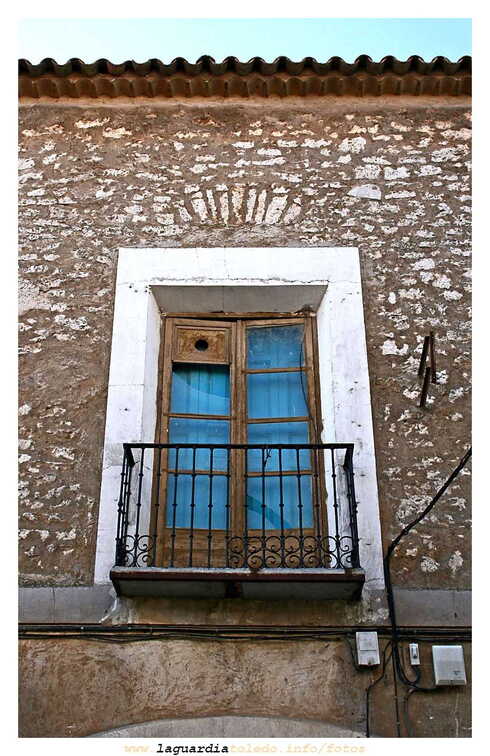 Todos los días paso por el mismo sitio, un día levanté la vista y miré, y me dije anda..... (6 de Noviembre de 2006)
