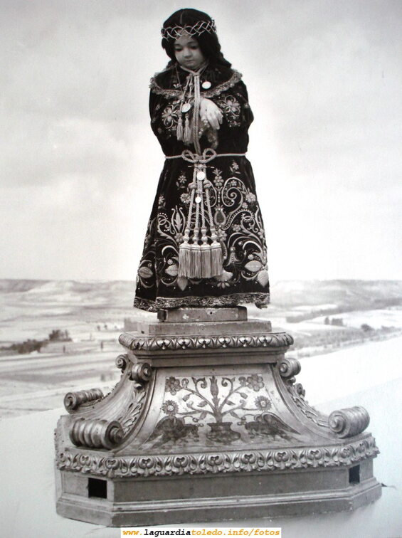 Foto típica del Santo Niño con las vistas desde la Ermita al fondo. Años 60