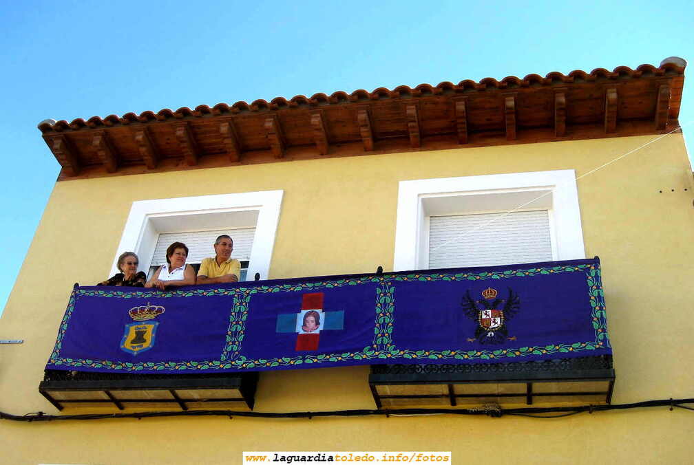 27 de Septiembre 2006, Procesión del Santo Niño hacia su Ermita. Balcones engalanados para despedir al Niño.