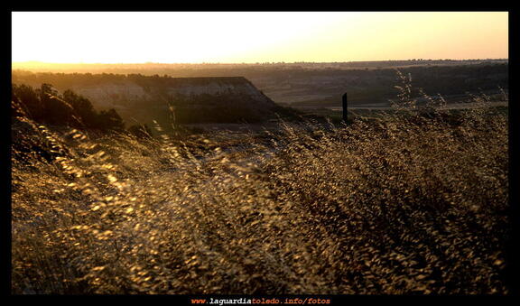 Ananecer de un día de verano sobre Barrancondo y la ruta de Don Quijote  - 28 de junio 2011 - 6:49 de la mañana