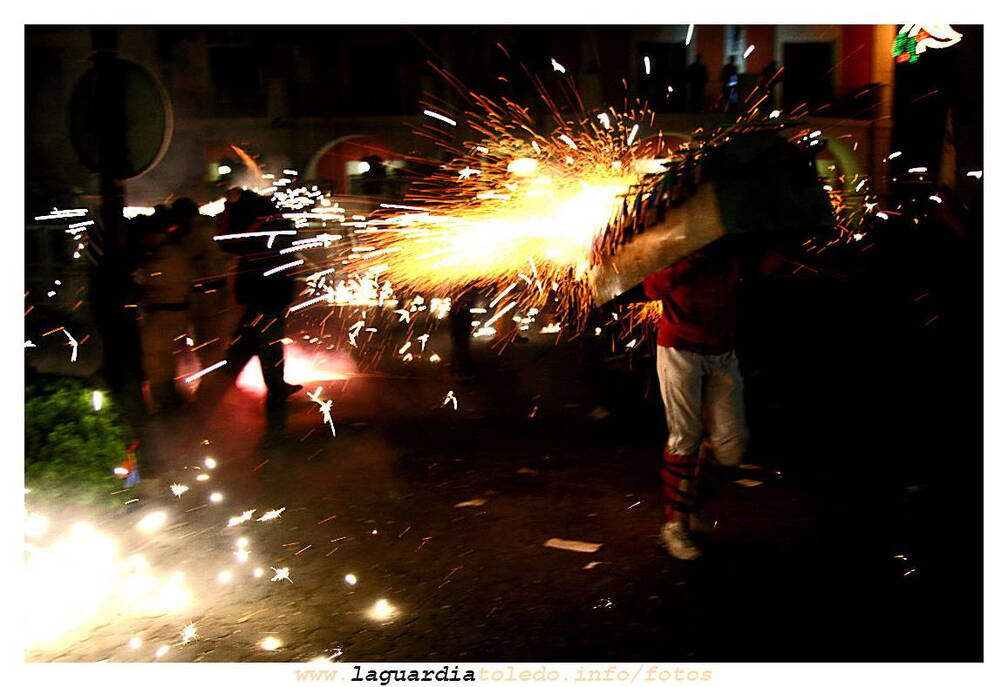28 de septiembre de 2007. Toros de fuego en la plaza: Recibiendo a puerta gayola.