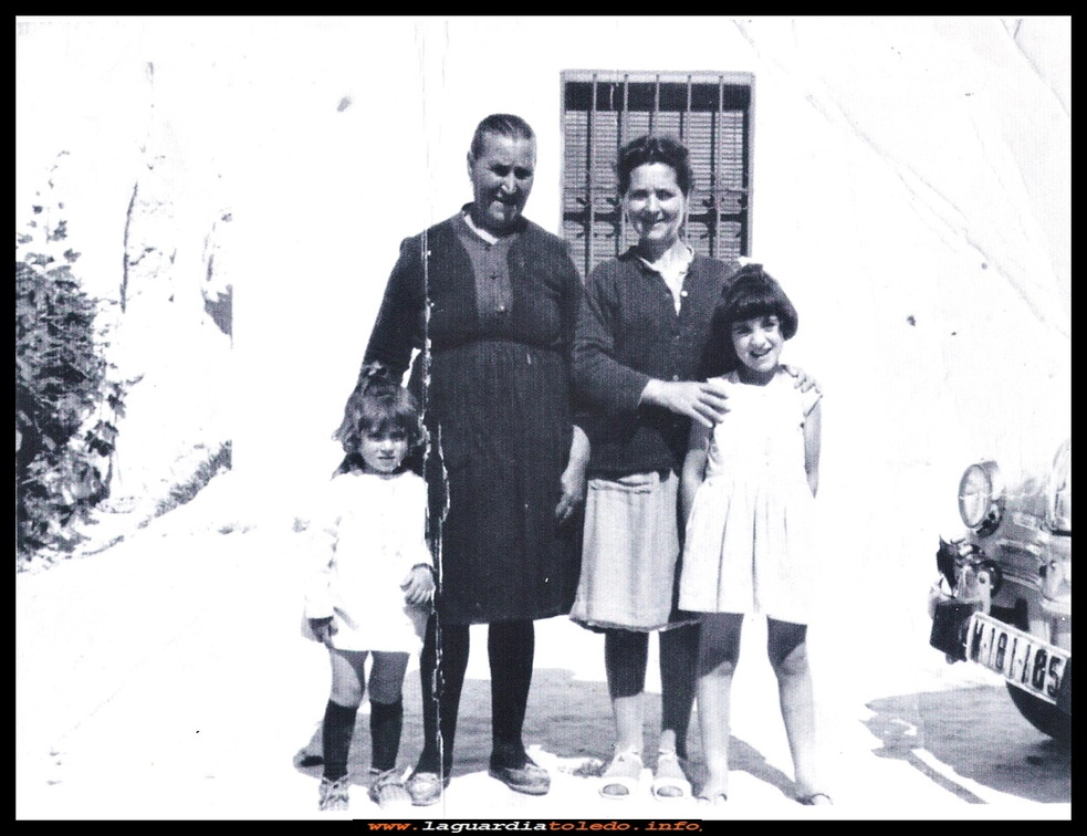 ABUELA Y NIETA, MADRE E HIJA