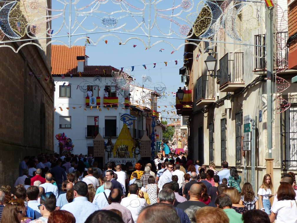 Desfile diurno de carrozas