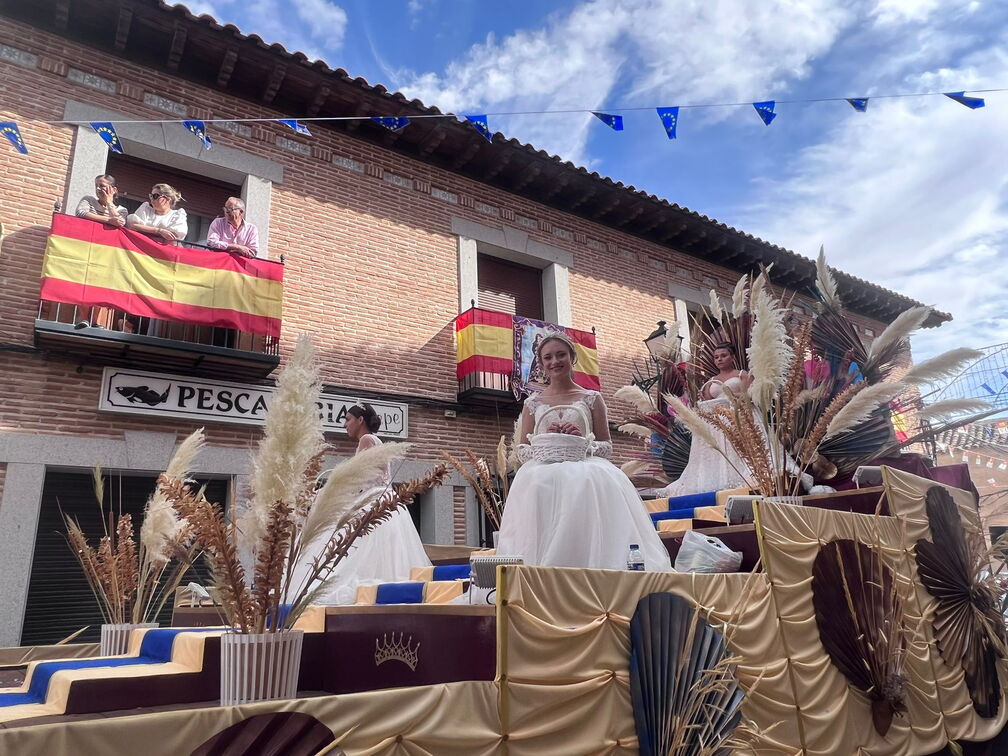 La carroza de la Reina y Damas 2022