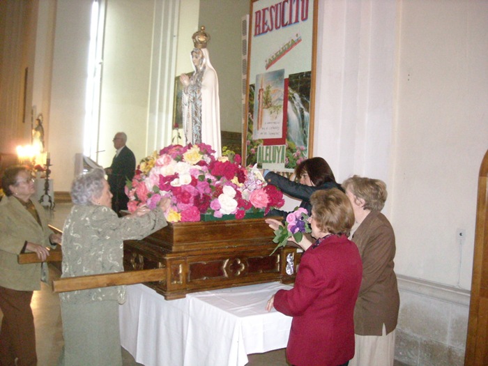 El rosario de la Aurora, en procesión con la virgen de Fátima. 13 de mayo de 2009